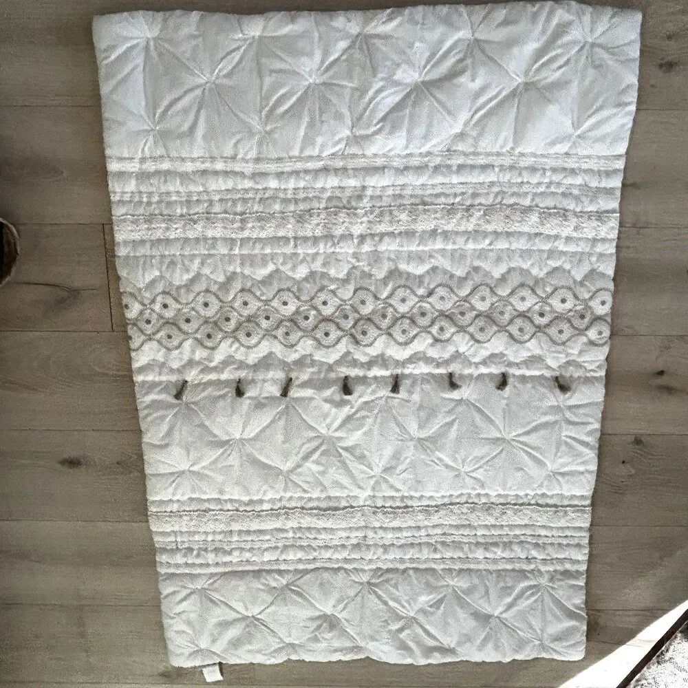 Pottery Barn Kids Baby Toddler Quilt White Embroidered Metallic Flowers Tassels